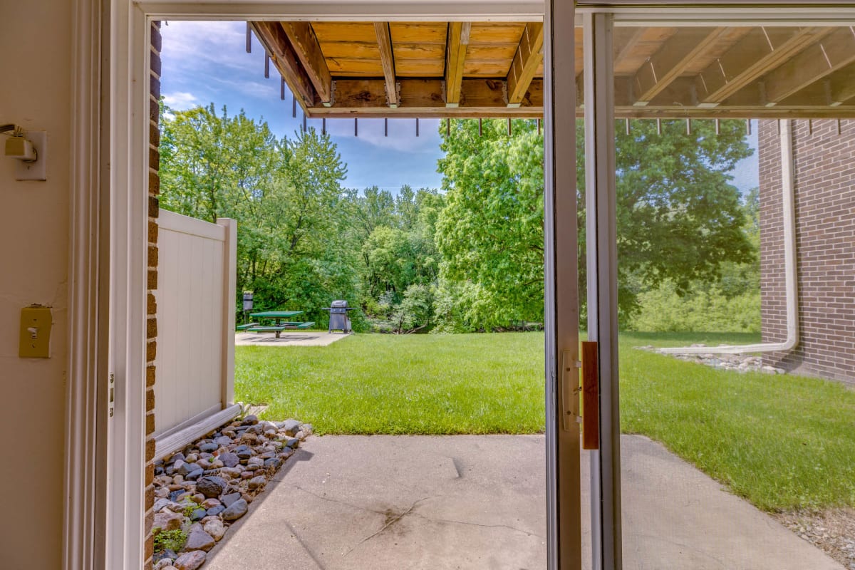 Photos and Video of Collingwood Apartments in East Lansing, MI